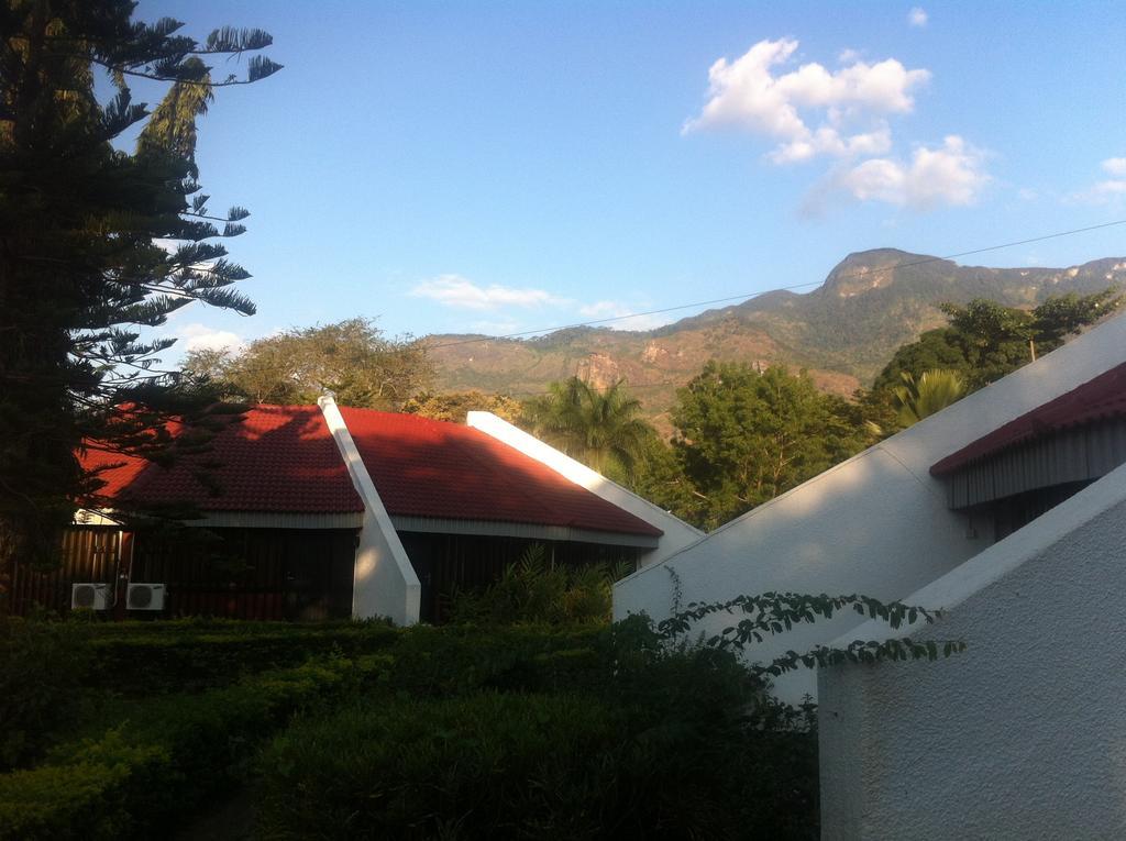 Morogoro Hotel ภายนอก รูปภาพ