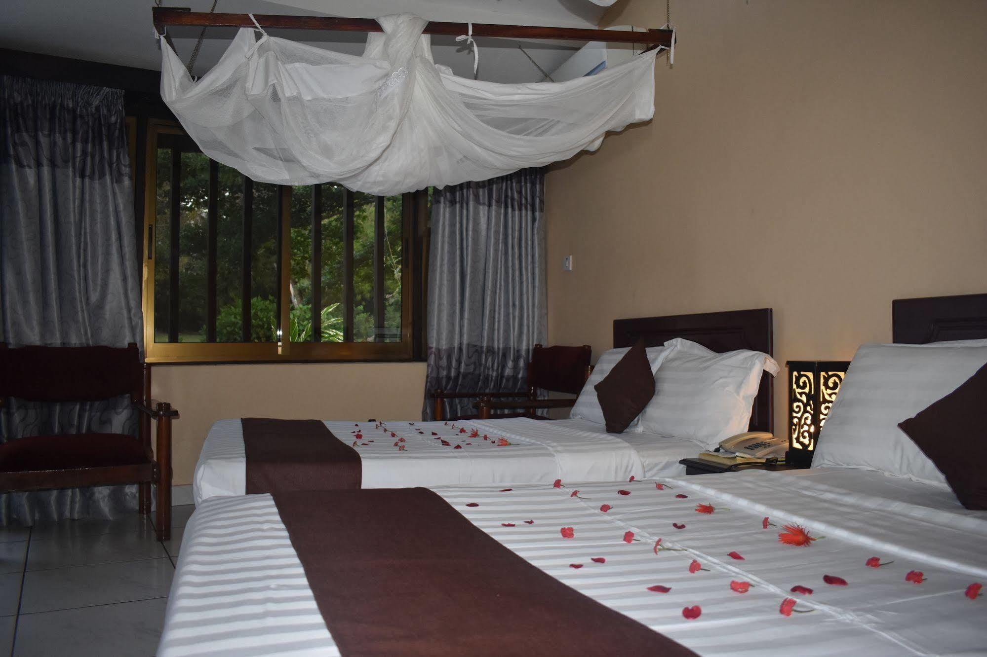 Morogoro Hotel ภายนอก รูปภาพ
